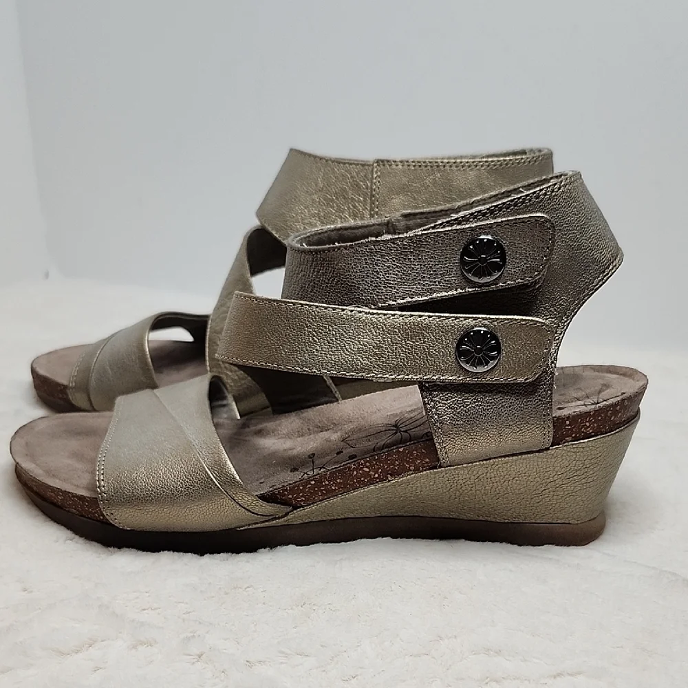 Rockport strappy wedge